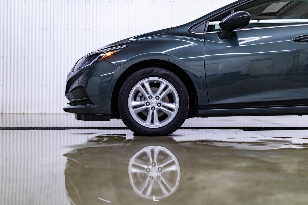 2018 Chevrolet Cruze LT Hatchback Roof BCam Red Deer AB