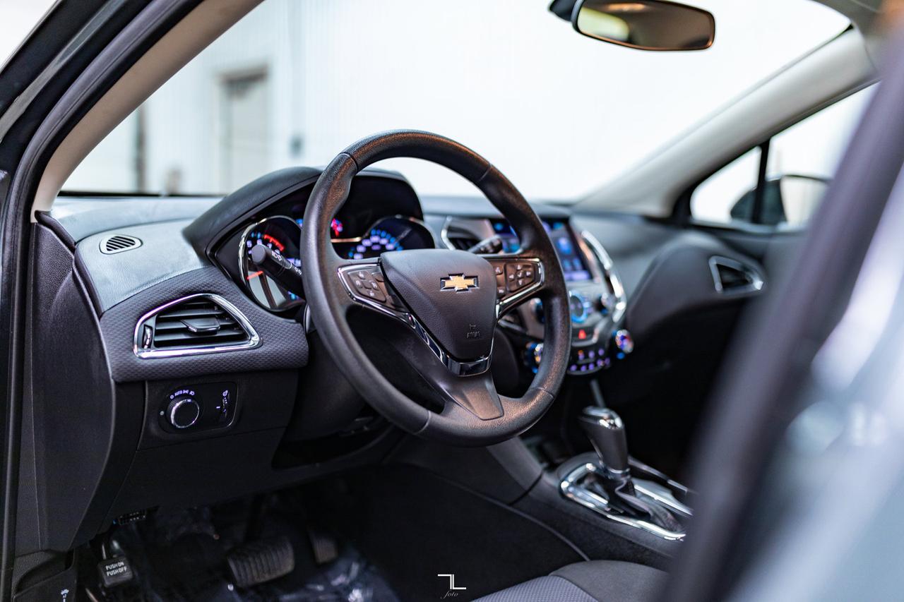 2018 Chevrolet Cruze LT Hatchback Roof BCam Red Deer AB
