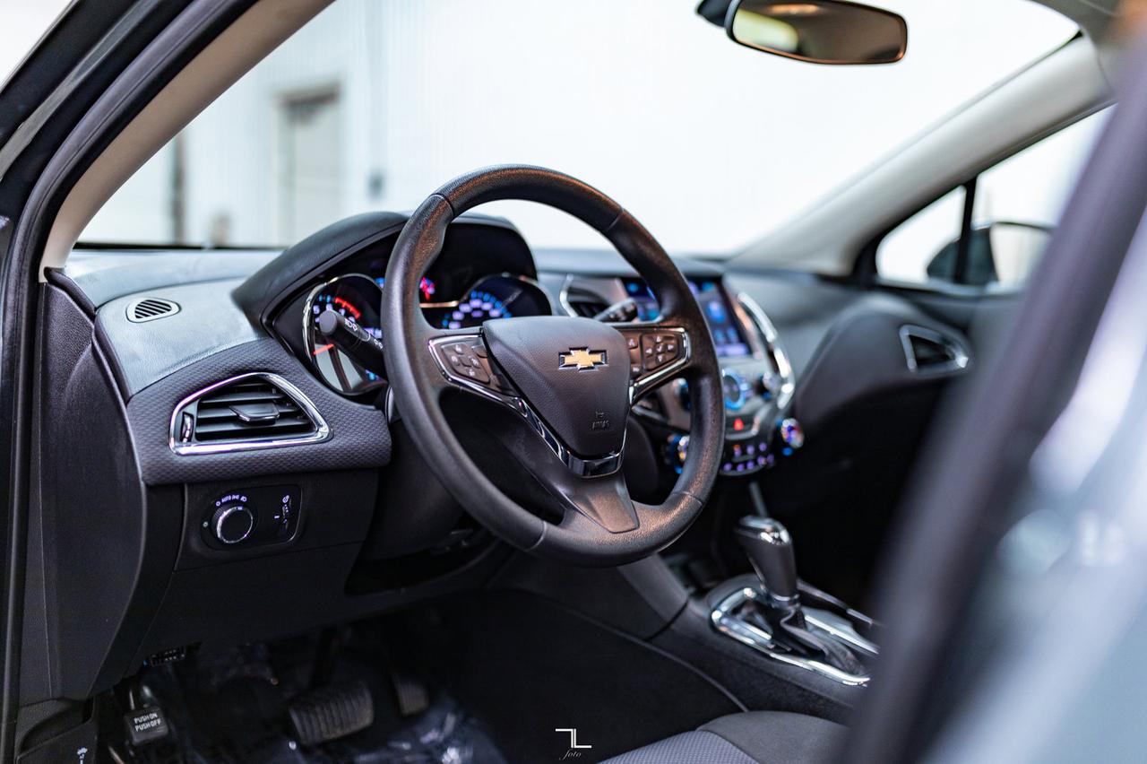 2018 Chevrolet Cruze LT Hatchback Roof BCam Red Deer AB