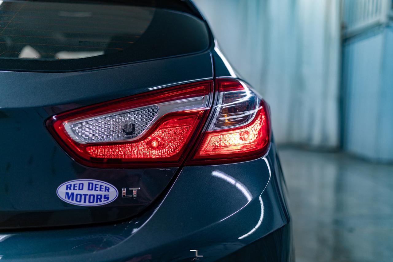 2018 Chevrolet Cruze LT Hatchback Roof BCam Red Deer AB