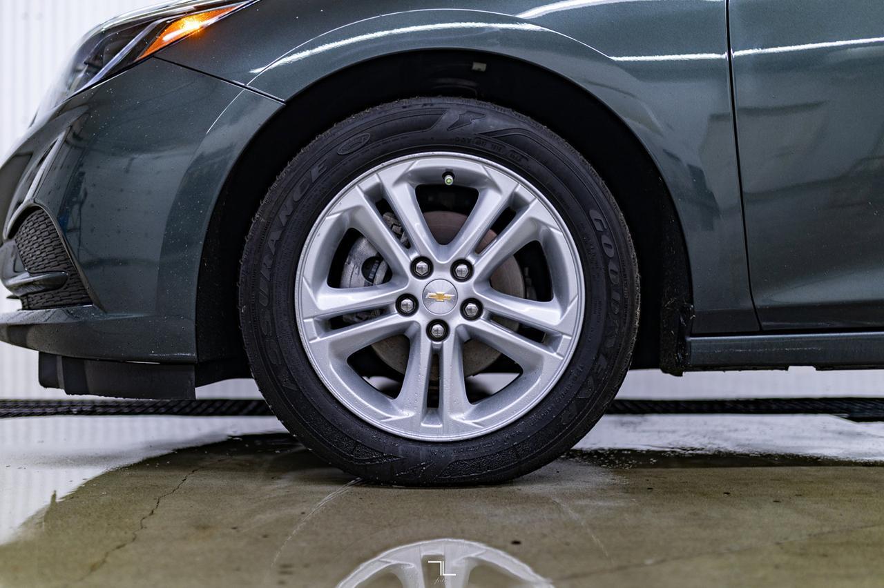 2018 Chevrolet Cruze LT Hatchback Roof BCam Red Deer AB