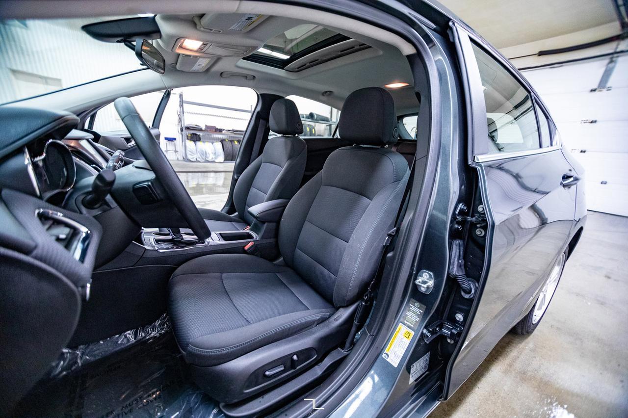 2018 Chevrolet Cruze LT Hatchback Roof BCam Red Deer AB