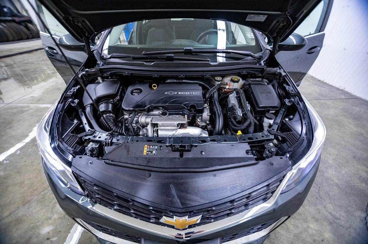 2018 Chevrolet Cruze LT Hatchback Roof BCam Red Deer AB