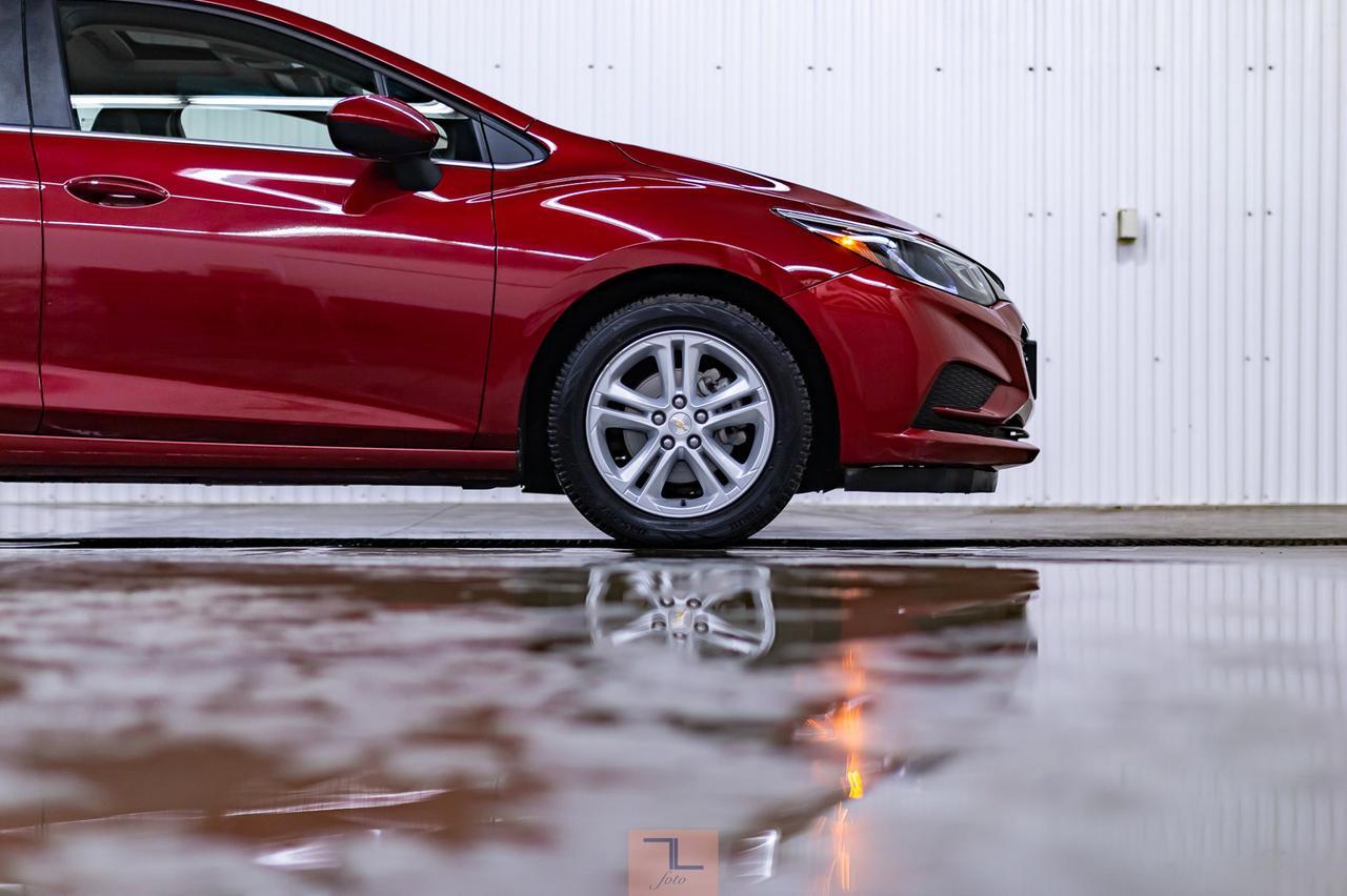2018 Chevrolet Cruze LT Roof BCam Red Deer AB