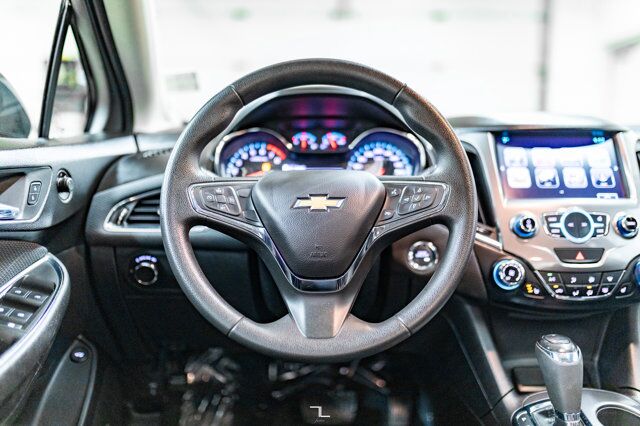 2018 Chevrolet Cruze LT Roof BCam Red Deer AB