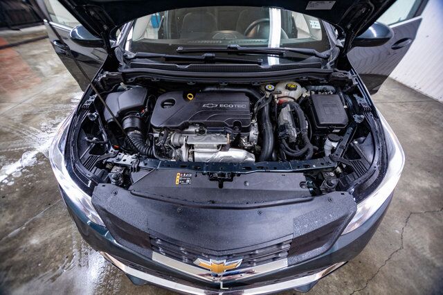 2018 Chevrolet Cruze LT Roof BCam Red Deer AB