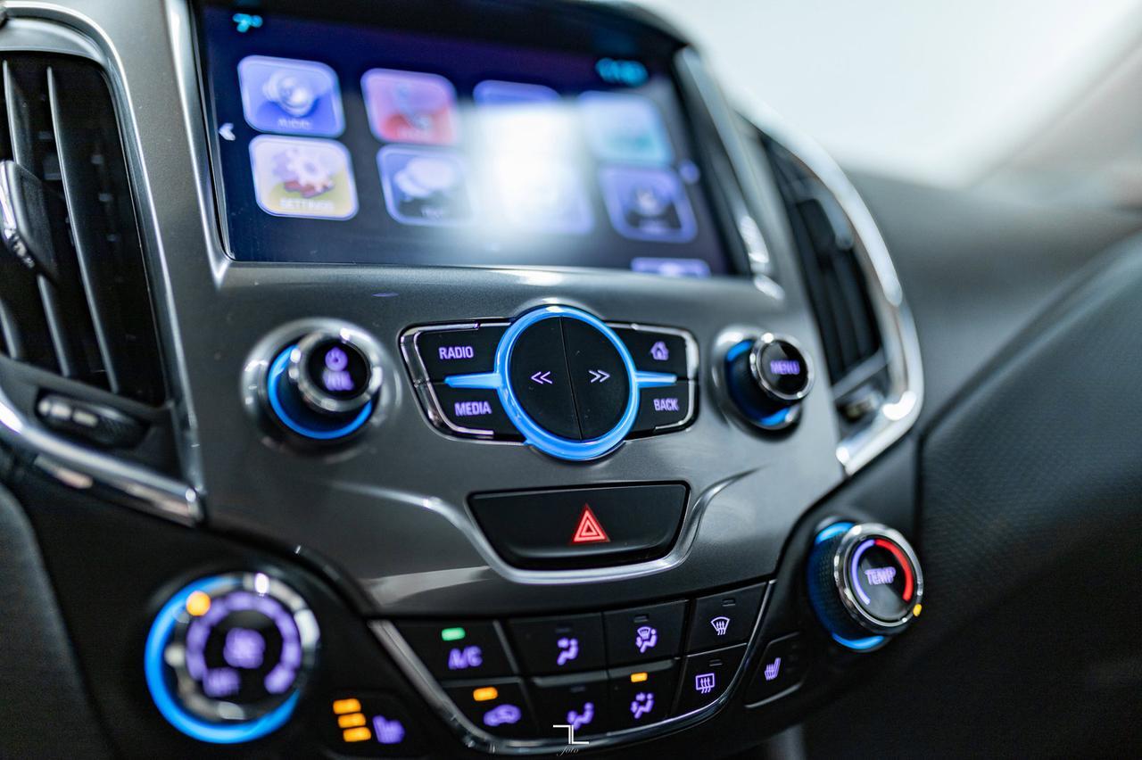 2018 Chevrolet Cruze LT Roof BCam Red Deer AB