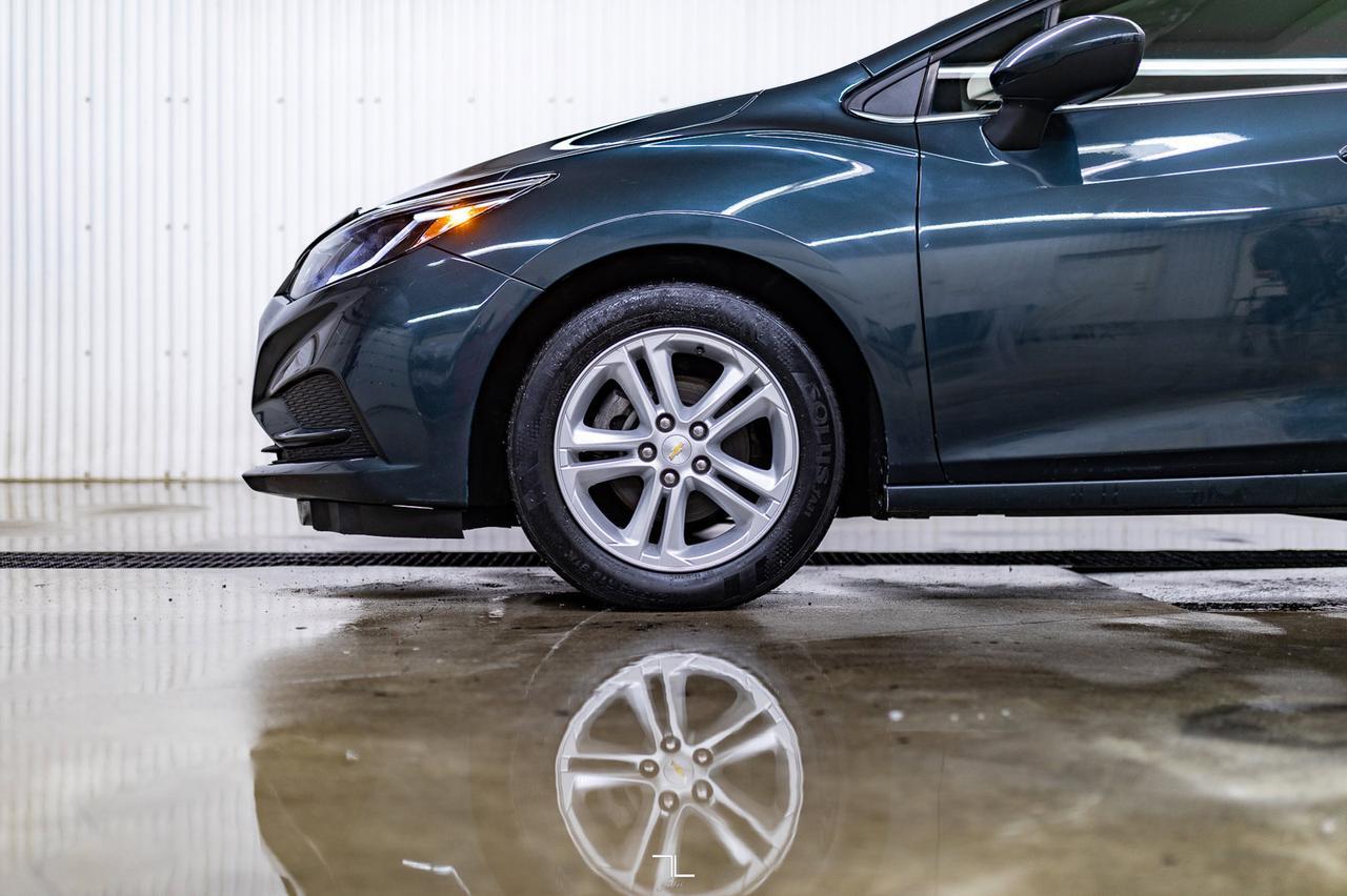 2018 Chevrolet Cruze LT Roof BCam Red Deer AB