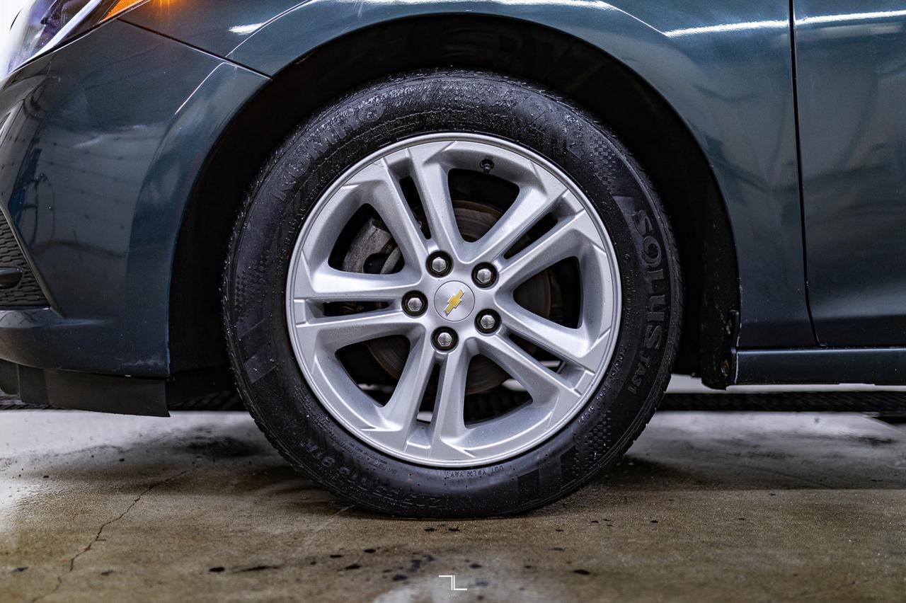 2018 Chevrolet Cruze LT Roof BCam Red Deer AB