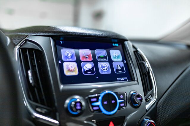 2018 Chevrolet Cruze LT Roof BCam Red Deer AB