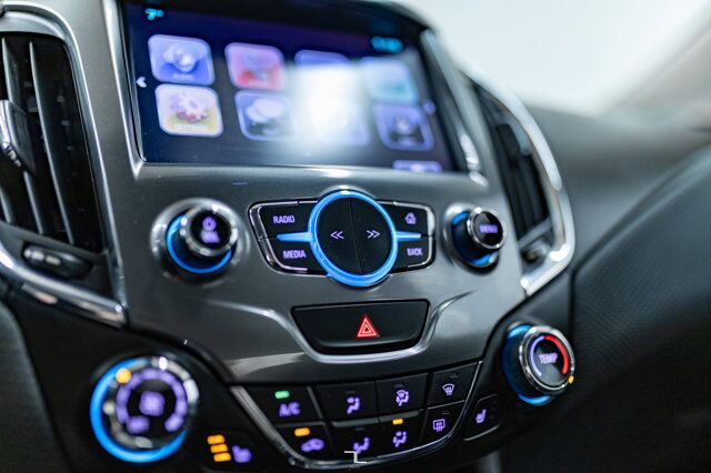 2018 Chevrolet Cruze LT Roof BCam Red Deer AB