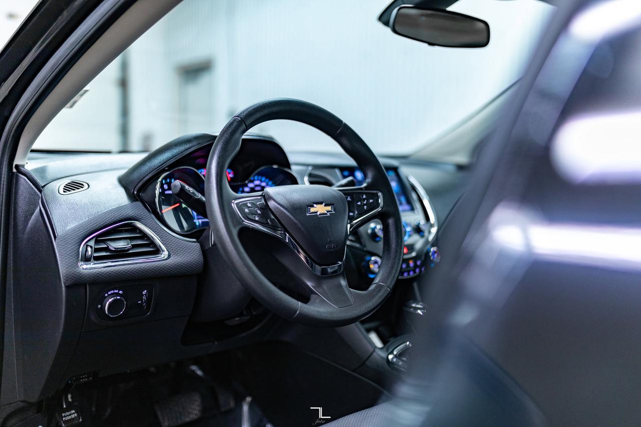 2018 Chevrolet Cruze LT Roof BCam Red Deer AB