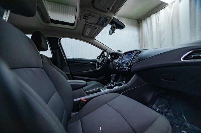 2018 Chevrolet Cruze LT Roof BCam Red Deer AB