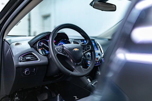 2018 Chevrolet Cruze LT Roof BCam Red Deer AB