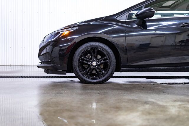 2018 Chevrolet Cruze LT Roof BCam Red Deer AB