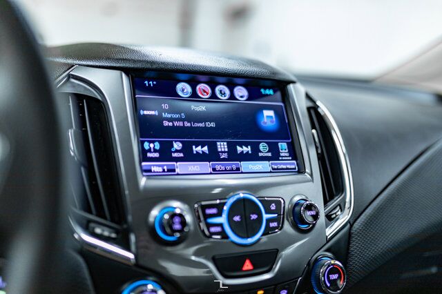 2018 Chevrolet Cruze LT Roof BCam Red Deer AB