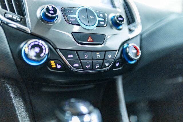 2018 Chevrolet Cruze LT Roof BCam Red Deer AB