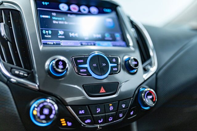 2018 Chevrolet Cruze LT Roof BCam Red Deer AB