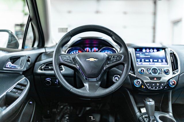 2018 Chevrolet Cruze LT Roof BCam Red Deer AB