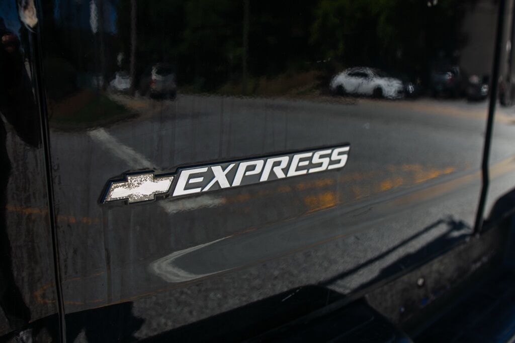 2018 Chevrolet Express 3500 LT photo 9