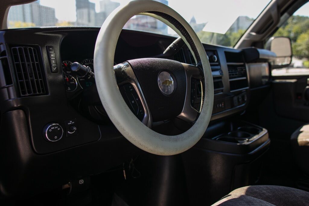 2018 Chevrolet Express 3500 LT photo 21