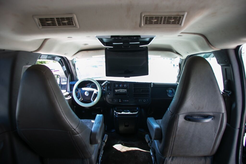 2018 Chevrolet Express 3500 LT photo 17