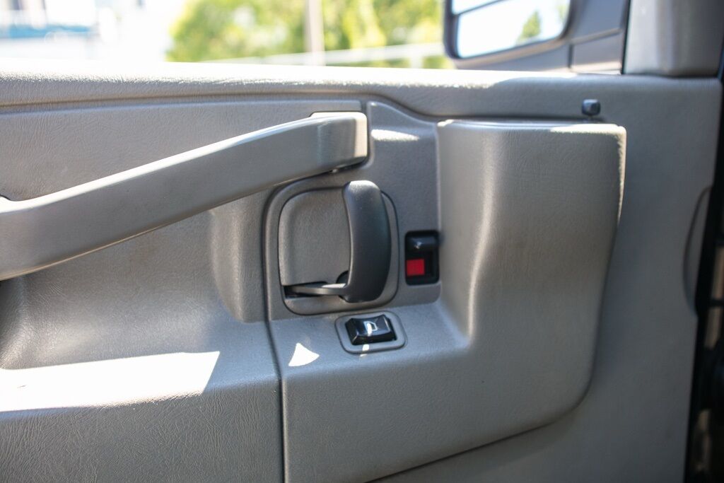 2018 Chevrolet Express 3500 LT photo 19