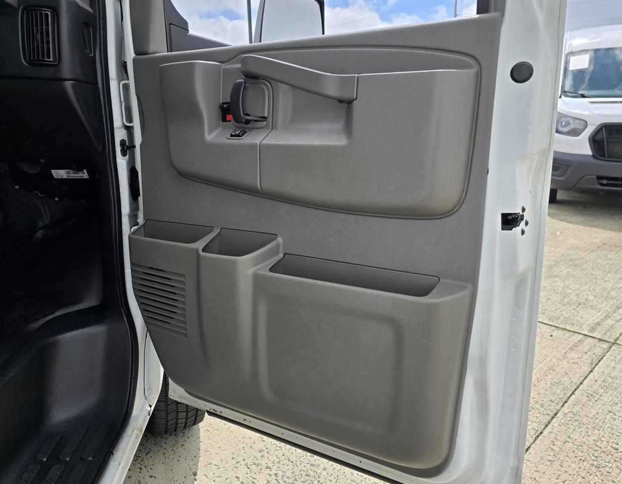 2018 Chevrolet Express Commercial Cutaway 3500 14ft Box W/Tuck-Under Liftgate Concord NC
