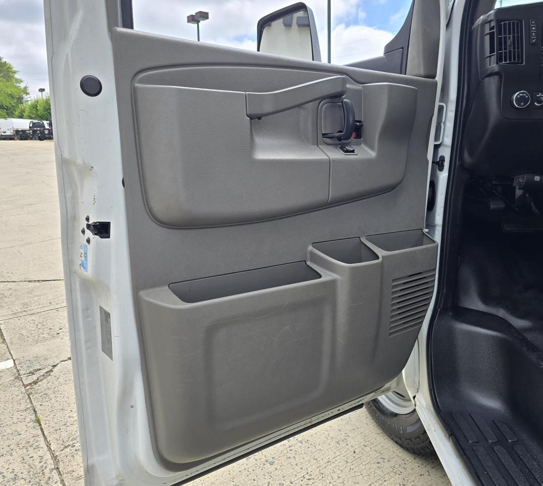 2018 Chevrolet Express Commercial Cutaway 3500 14ft Box W/Tuck-Under Liftgate Concord NC