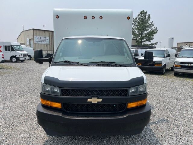 2018 Chevrolet Express Commercial Cutaway 3500 15' Box Truck