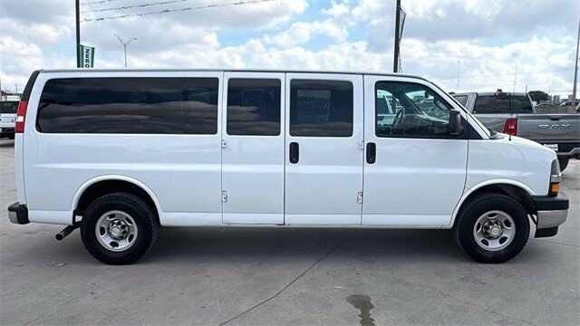 2018 Chevrolet Express Passenger LT New Braunfels TX