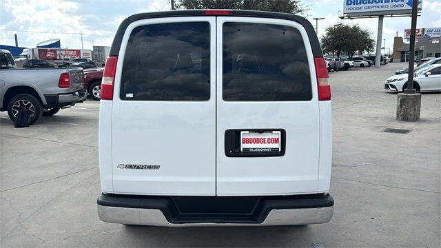 2018 Chevrolet Express Passenger LT New Braunfels TX