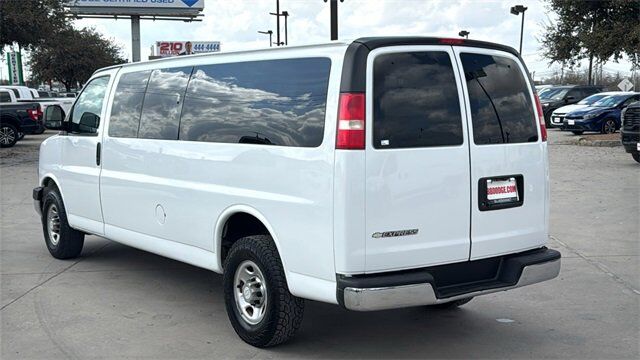 2018 Chevrolet Express Passenger LT New Braunfels TX