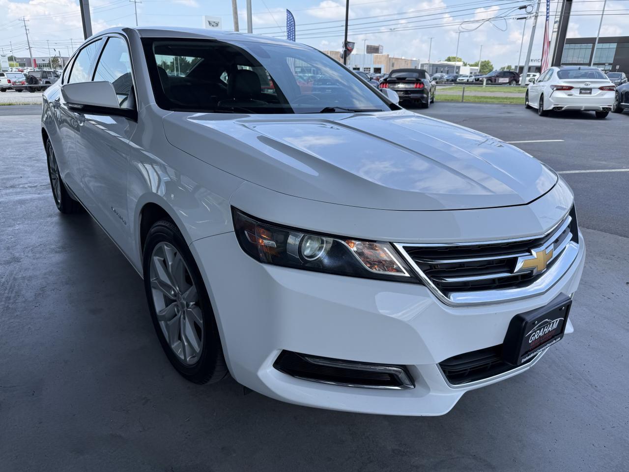 2018 Chevrolet Impala 1LT photo 2