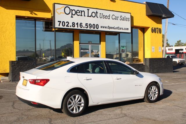2018 Chevrolet Malibu photo 3