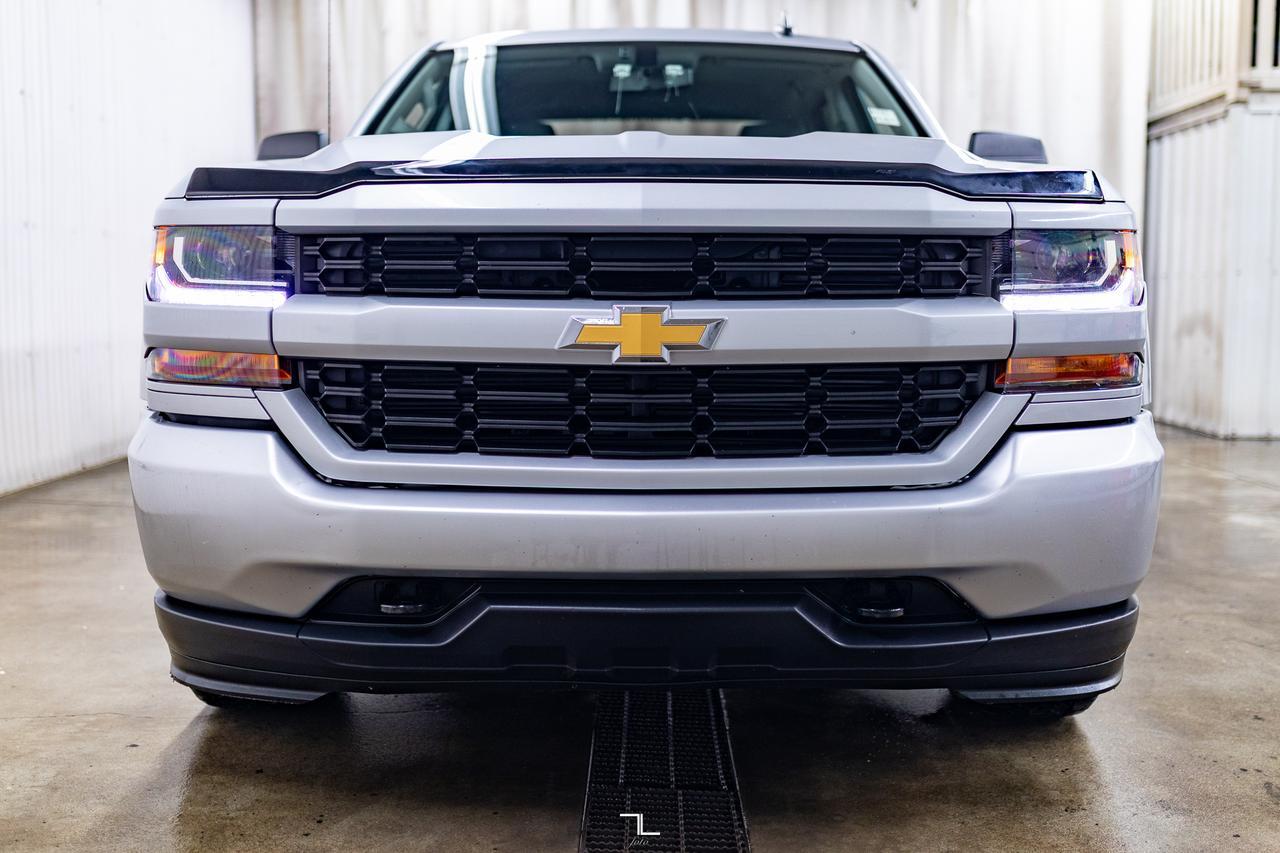 2018 Chevrolet Silverado 1500 4x4 Crew Cab Custom BCam Red Deer AB