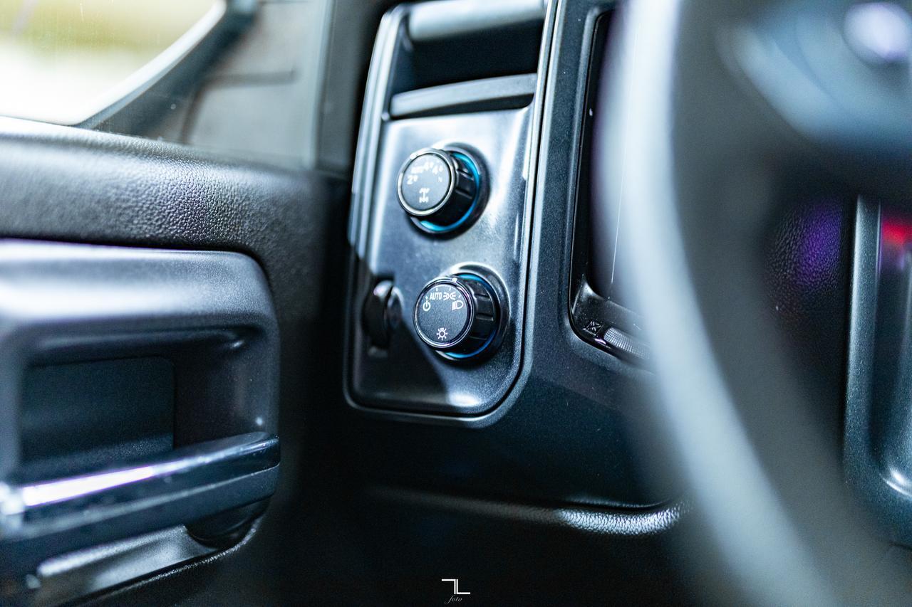 2018 Chevrolet Silverado 1500 4x4 Crew Cab Custom BCam Red Deer AB