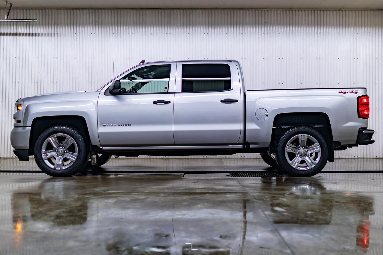 2018 Chevrolet Silverado 1500 4x4 Crew Cab Custom BCam Red Deer AB