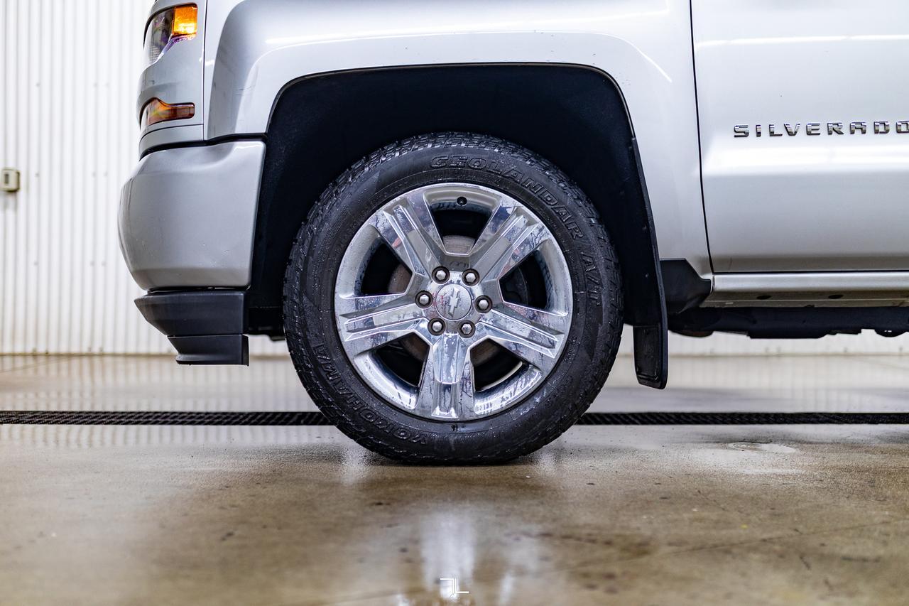 2018 Chevrolet Silverado 1500 4x4 Crew Cab Custom BCam Red Deer AB