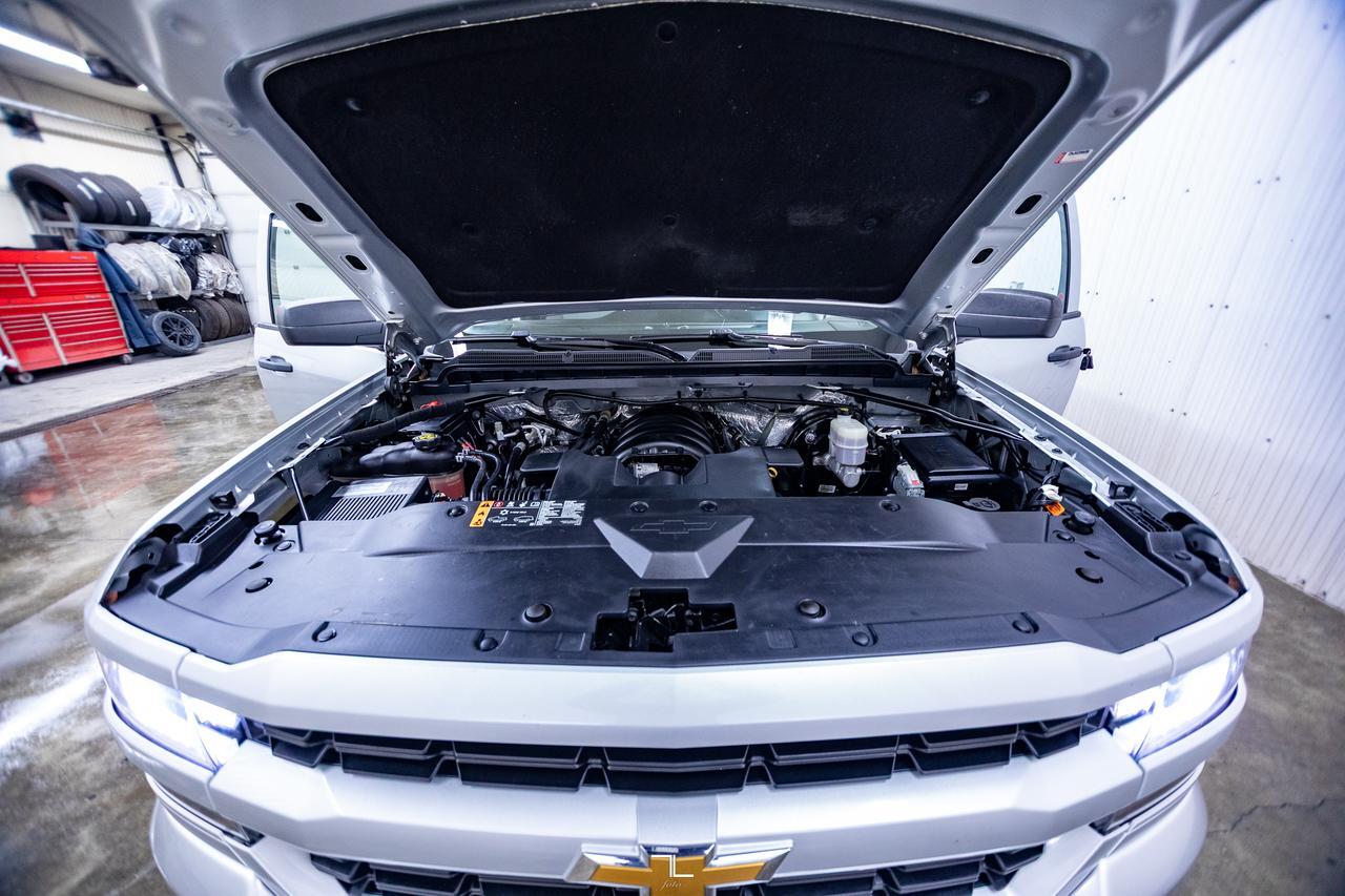 2018 Chevrolet Silverado 1500 4x4 Crew Cab Custom BCam Red Deer AB