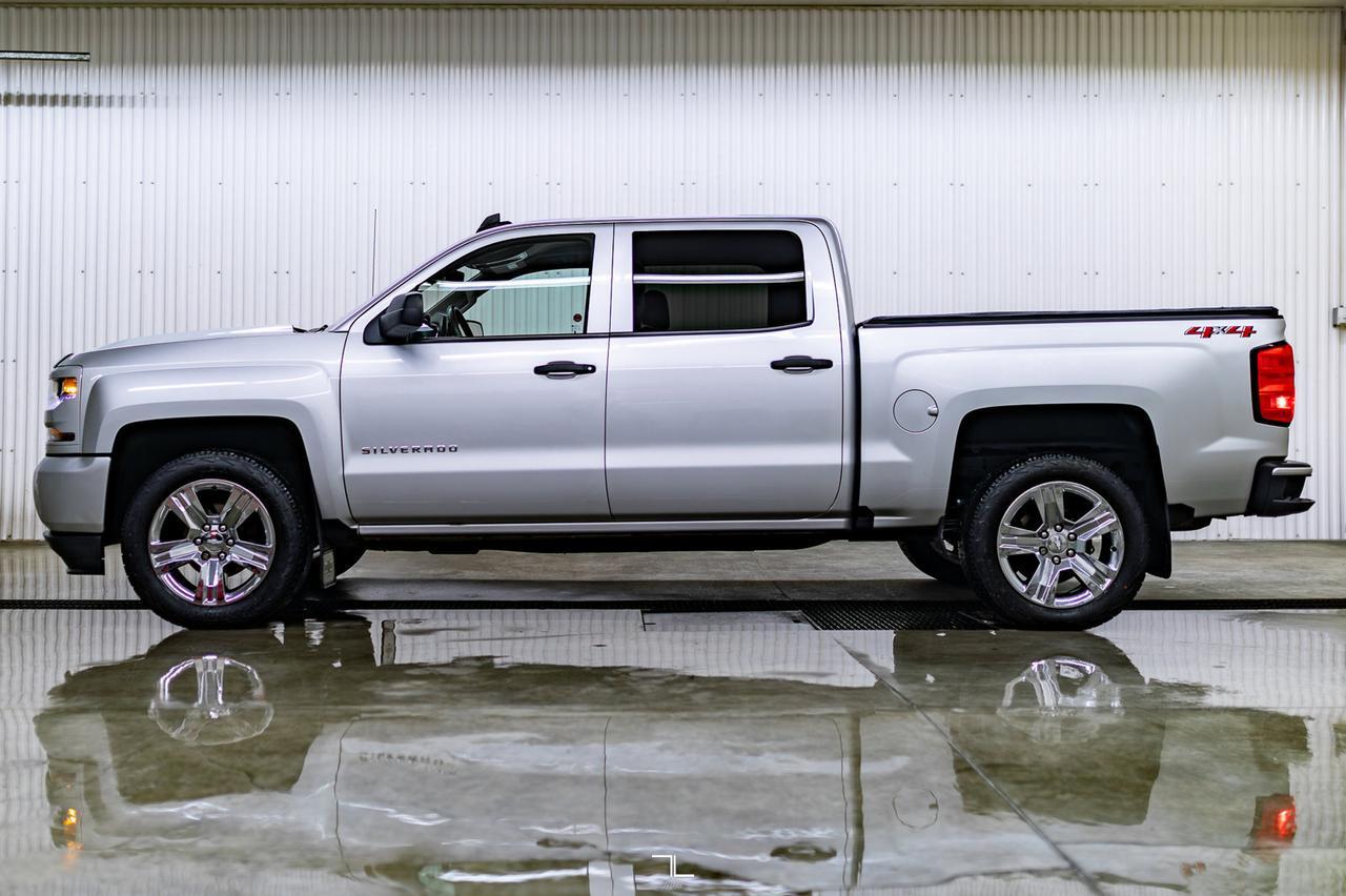 2018 Chevrolet Silverado 1500 4x4 Crew Cab Custom BCam Red Deer AB