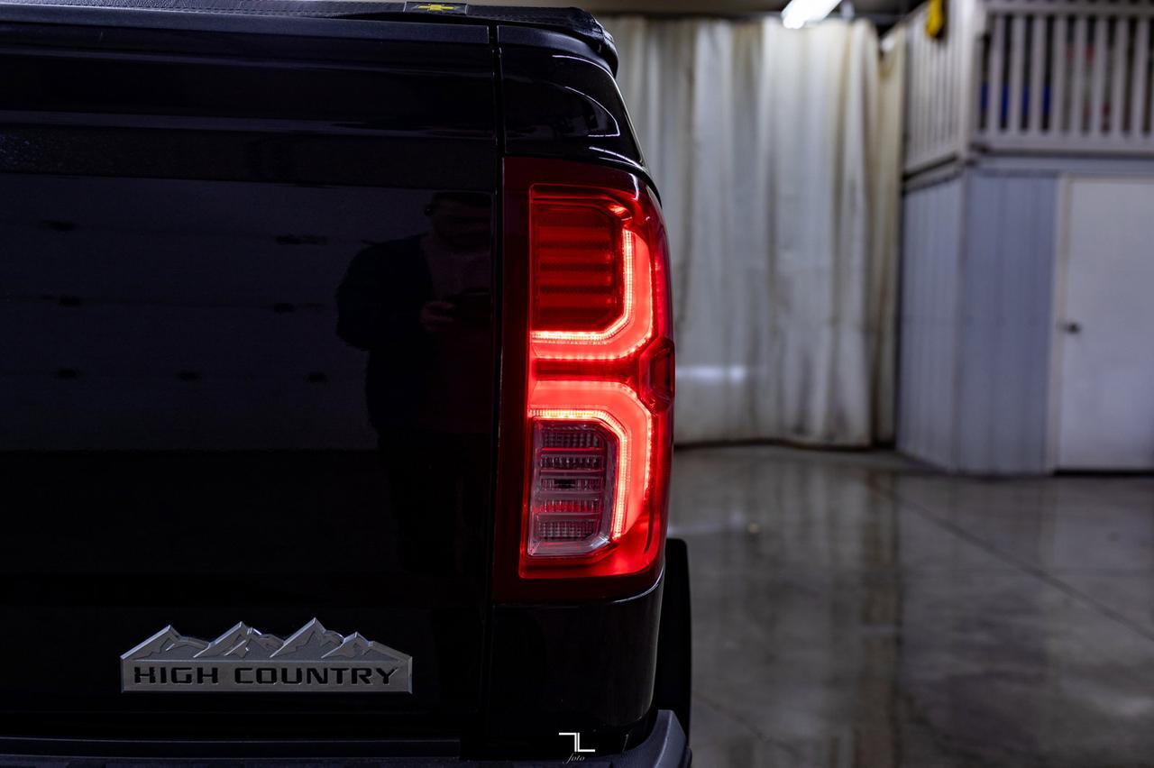 2018 Chevrolet Silverado 1500 4x4 Crew Cab High Country Leather Roof Nav BCam Red Deer AB