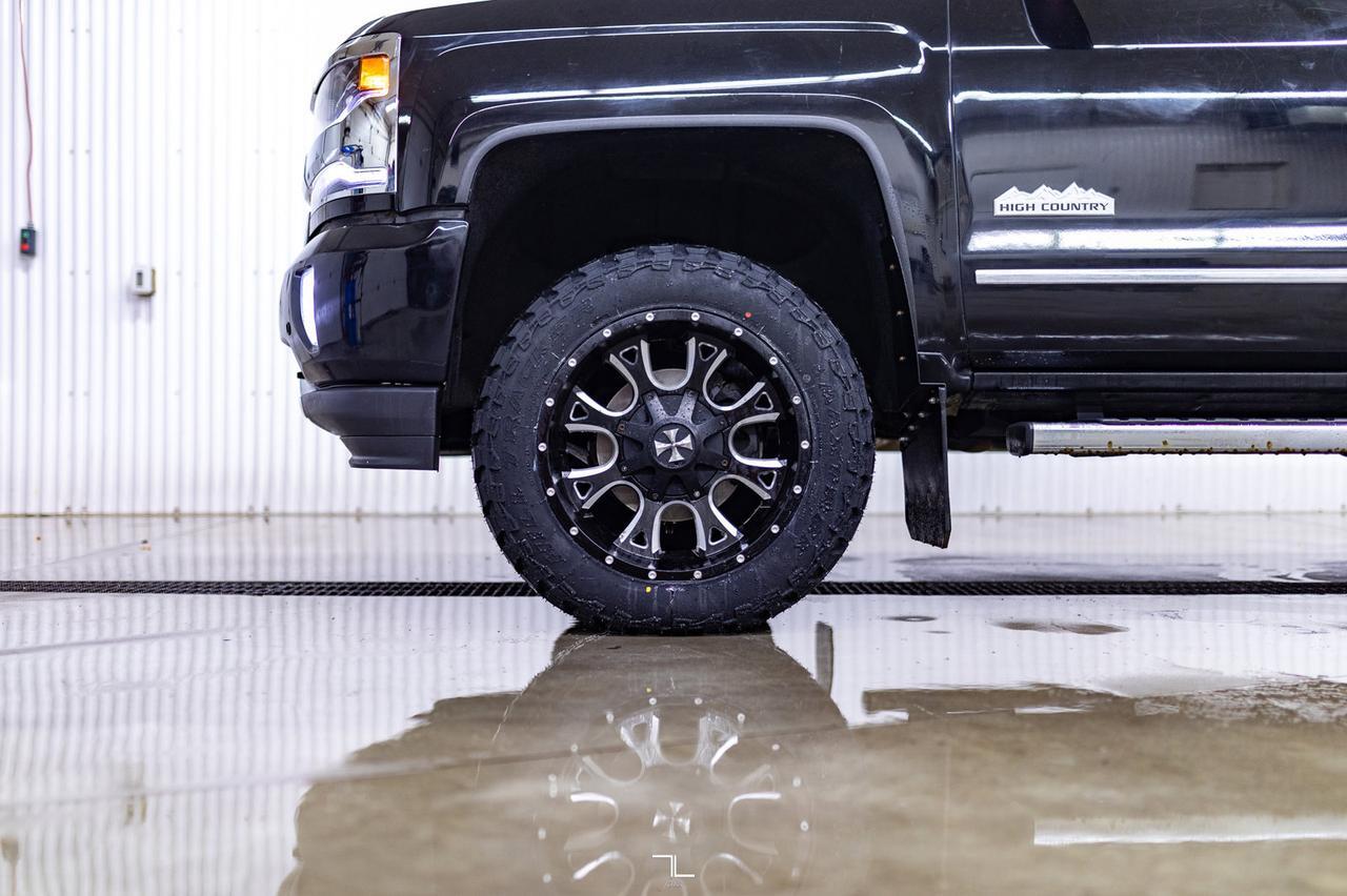 2018 Chevrolet Silverado 1500 4x4 Crew Cab High Country Leather Roof Nav BCam Red Deer AB