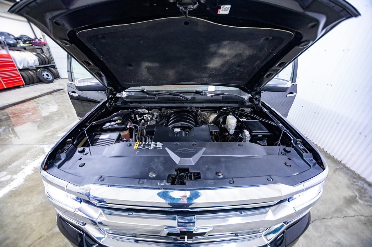 2018 Chevrolet Silverado 1500 4x4 Crew Cab High Country Leather Roof Nav BCam Red Deer AB