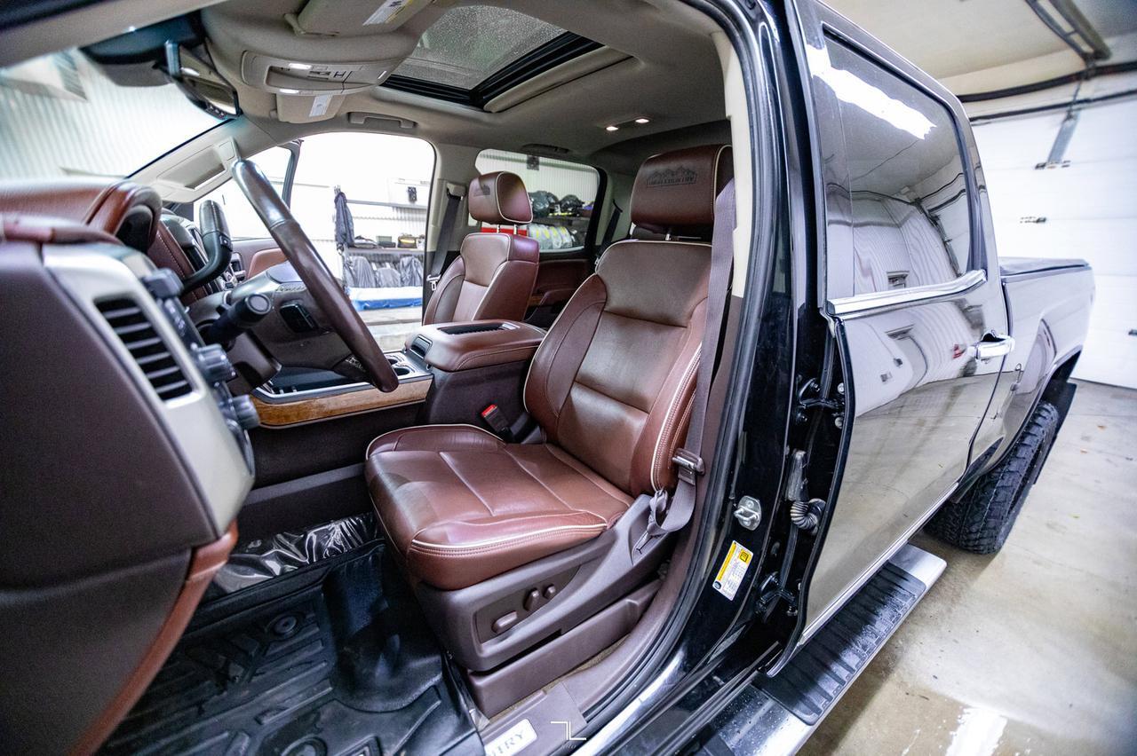 2018 Chevrolet Silverado 1500 4x4 Crew Cab High Country Leather Roof Nav BCam Red Deer AB