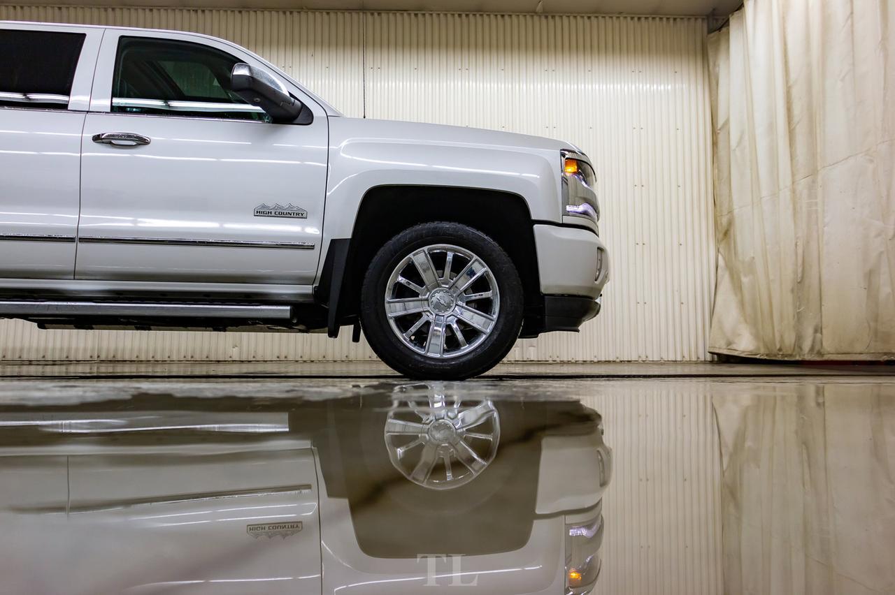 2018 Chevrolet Silverado 1500 4x4 Crew Cab High Country Leather Roof Nav Red Deer AB