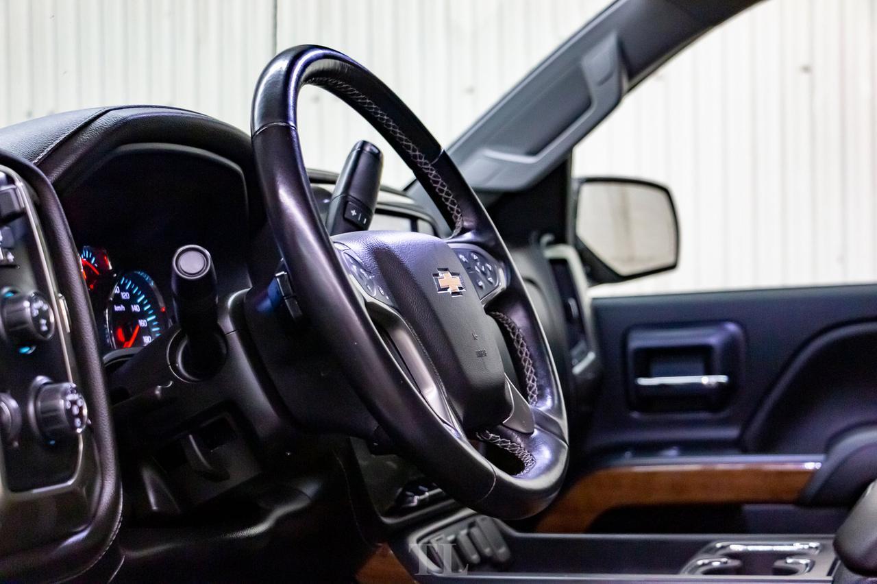 2018 Chevrolet Silverado 1500 4x4 Crew Cab High Country Leather Roof Nav Red Deer AB