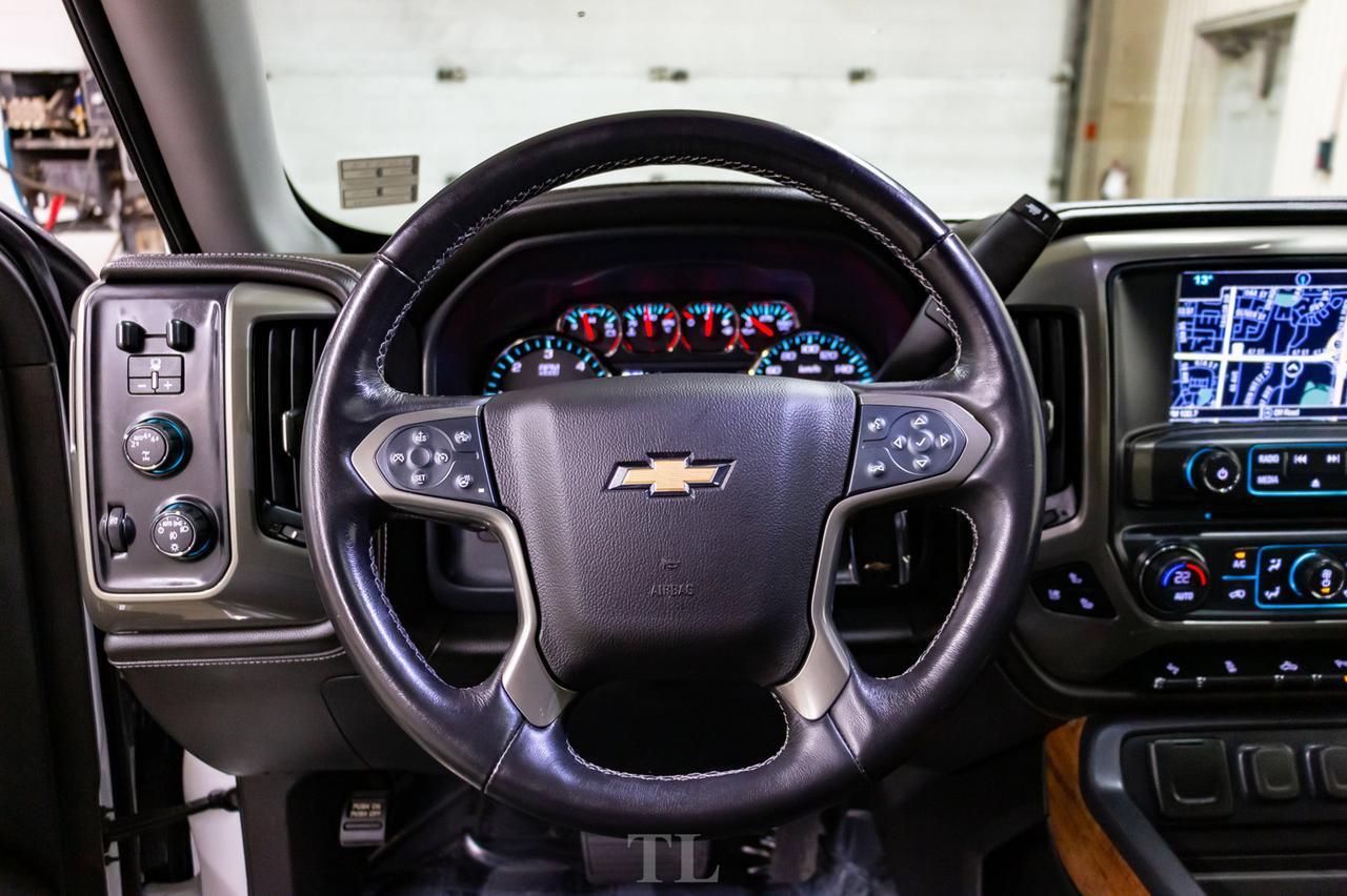 2018 Chevrolet Silverado 1500 4x4 Crew Cab High Country Leather Roof Nav Red Deer AB