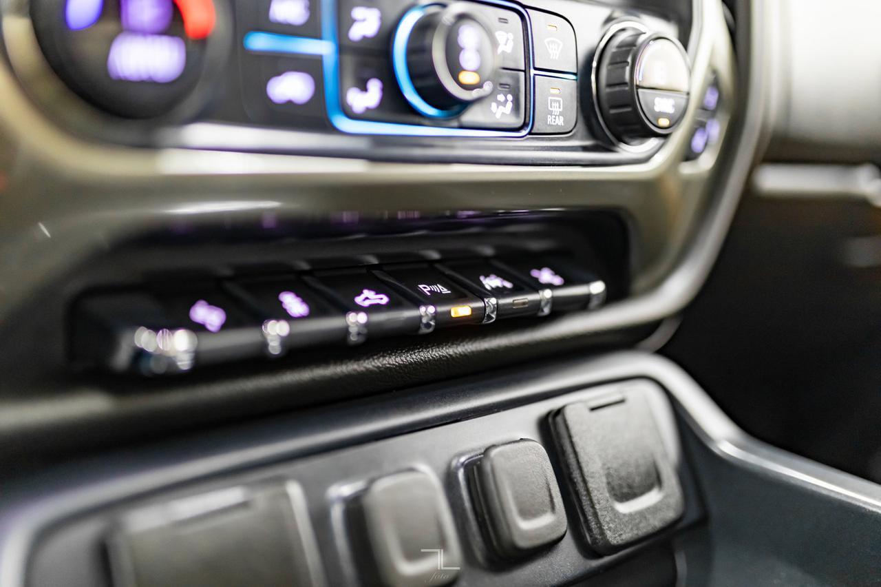 2018 Chevrolet Silverado 1500 4x4 Crew Cab High Country Leather Roof Nav Red Deer AB