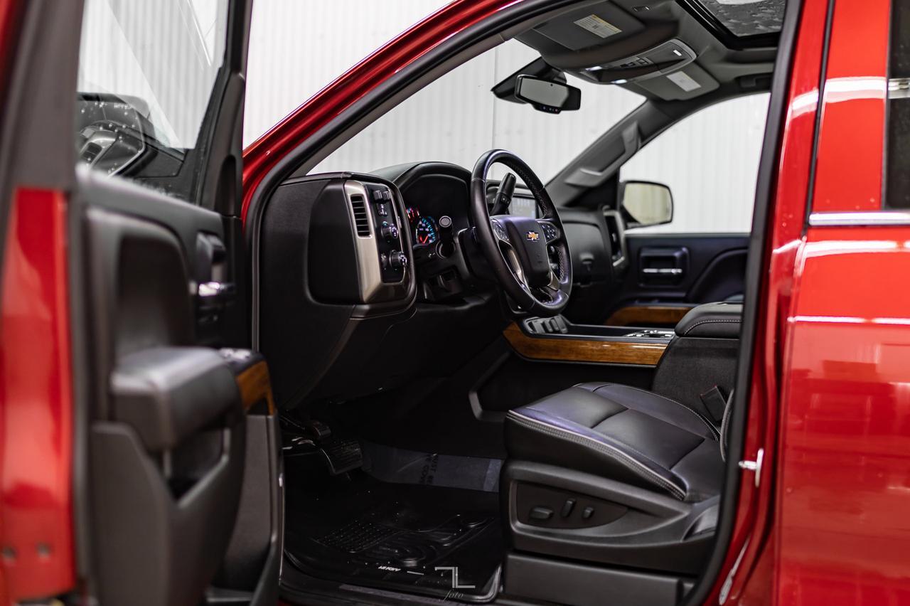 2018 Chevrolet Silverado 1500 4x4 Crew Cab High Country Leather Roof Nav Red Deer AB